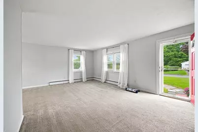 12 Park Ave, Holyoke, MA 01040 - Photo 4