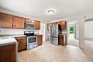 12 Park Ave, Holyoke, MA 01040 - Photo 14
