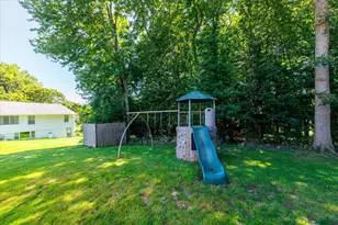 36 Barry Rd, Worcester, MA 01609 - Photo 6