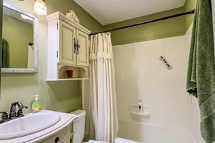82 Smith St, Greenfield, MA 01301 - Photo 18