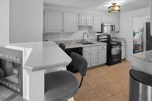 43 Brickett Hill Cir, Haverhill, MA 01830 - Photo 4