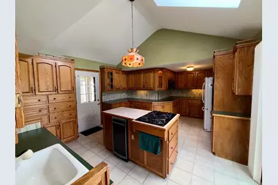 158 Vermont Ave, Somerset, MA 02726 - Photo 8