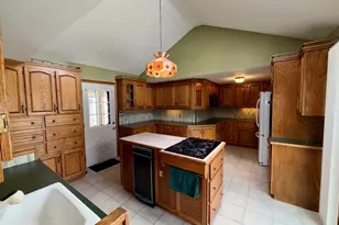 158 Vermont Ave, Somerset, MA 02726 - Photo 8