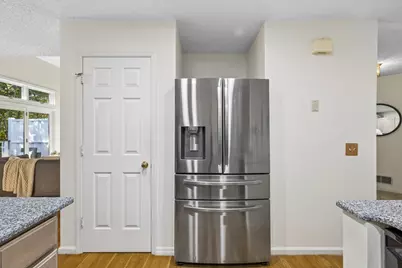 21 Treetop Ct #21, Burlington, MA 01803 - Photo 8