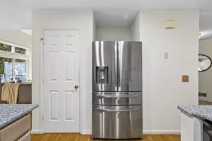 21 Treetop Ct, Burlington, MA 01803 - Photo 8