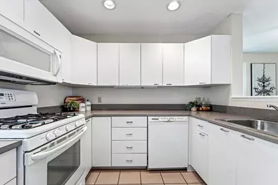 18 Knollwood Court #18, Burlington, MA 01803 - Photo 8