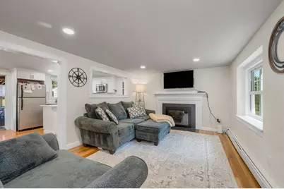 13 Cedar St, Chelmsford, MA 01863 - Photo 2