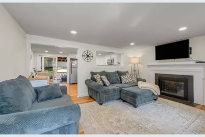 13 Cedar St, Chelmsford, MA 01863 - Photo 4