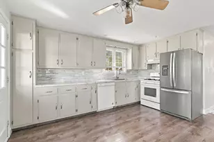 240 Irvington, New Bedford, MA 02745 - Photo 6