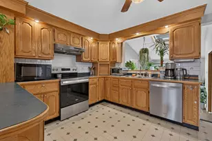8 Lyndale Rd, Worcester, MA 01606 - Photo 6
