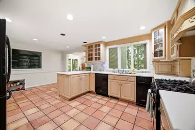 64 Cambridge Cir, Longmeadow, MA 01106 - Photo 6