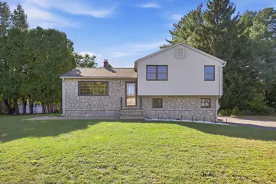 98 Meadowlark Dr, Longmeadow, MA 01106 - Photo 2