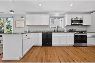 95 Winthrop St, Waltham, MA 02453 - Photo 8