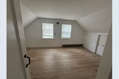 47 Pemberton St, Lowell, MA 01850 - Photo 8