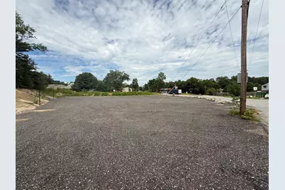 685 Quaker Hwy, Uxbridge, MA 01569 - Photo 2