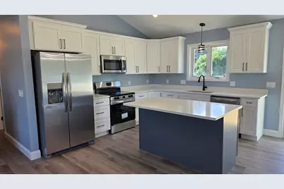 12 Willow St, Chicopee, MA 01020 - Photo 4