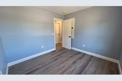 12 Willow St, Chicopee, MA 01020 - Photo 14