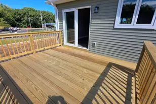 12 Willow St, Chicopee, MA 01020 - Photo 8