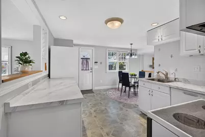 10 Stanton St, Saugus, MA 01906 - Photo 4