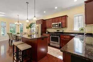 303 Crystal Way, Bellingham, MA 02019 - Photo 2