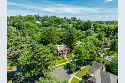 79 Woodchester Dr, Newton, MA 02467 - Photo 28