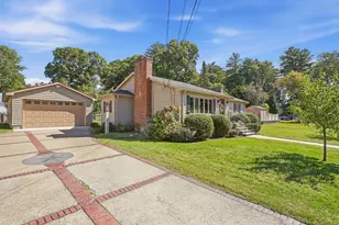4 Nevada Rd, Burlington, MA 01803 - Photo 2