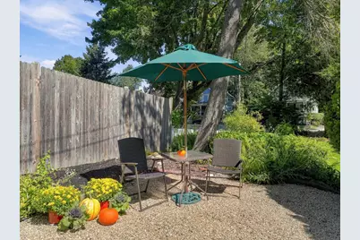 46 Maple Rd, Melrose, MA 02176 - Photo 4