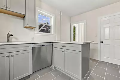 5 Willow Ave, Salem, MA 01970 - Photo 8
