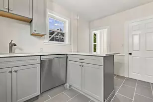 5 Willow Ave, Salem, MA 01970 - Photo 8