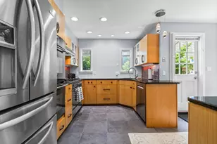 2 Benjamin Pl, Brookline, MA 02467 - Photo 8