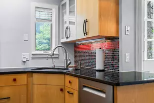 2 Benjamin Pl, Brookline, MA 02467 - Photo 10