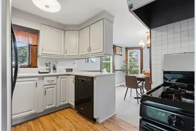 4 Longfellow St, Beverly, MA 01915 - Photo 10