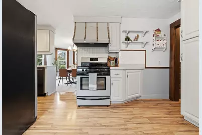 4 Longfellow St, Beverly, MA 01915 - Photo 12