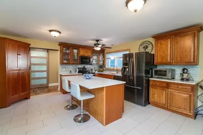 1070 Liberty St, Braintree, MA 02184 - Photo 4