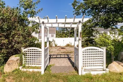 1070 Liberty St, Braintree, MA 02184 - Photo 32