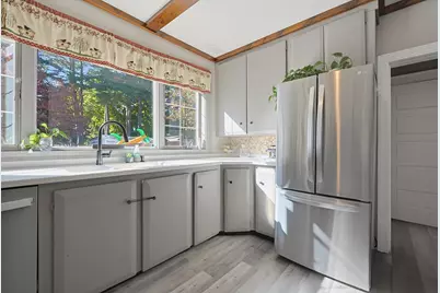 4 Cherry St, Greenfield, MA 01301 - Photo 2
