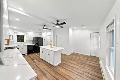 28 S Warren St, Haverhill, MA 01835 - Photo 2