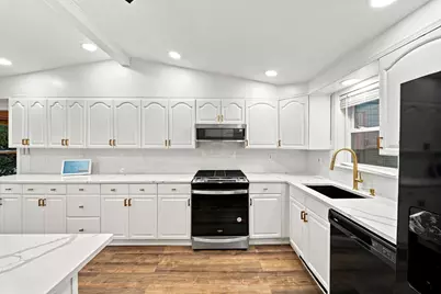 28 S Warren St, Haverhill, MA 01835 - Photo 4