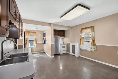 35 Lorraine St, Chicopee, MA 01013 - Photo 12