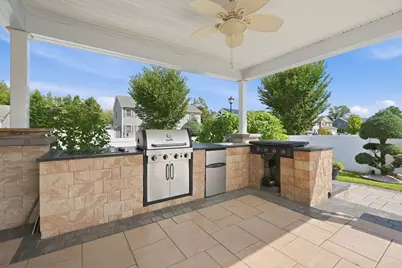 37 Wells St, Springfield, MA 01104 - Photo 6