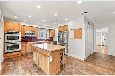 70 Hovey St, Watertown, MA 02472 - Photo 4