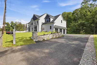 11 Lexington St, Burlington, MA 01803 - Photo 2