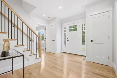 11 Lexington St, Burlington, MA 01803 - Photo 6