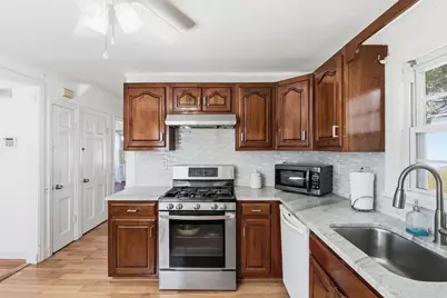 119 Beech St, Lowell, MA 01850 - Photo 6