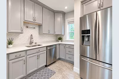 10-12 Bradbury Ave, Medford, MA 02155 - Photo 10