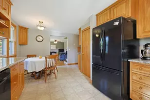 73 Hickory Rd, Attleboro, MA 02703 - Photo 12