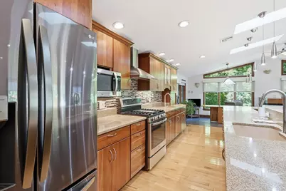 21 Old Meetinghouse Rd, Auburn, MA 01501 - Photo 6