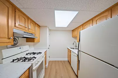 18 Kingswood Dr #5, Abington, MA 02351 - Photo 2