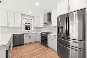 216 Havre St, Boston, MA 02128 - Photo 2