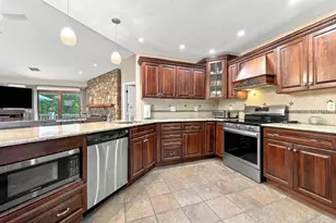 129 Tyson Commons Ln, Braintree, MA 02184 - Photo 4